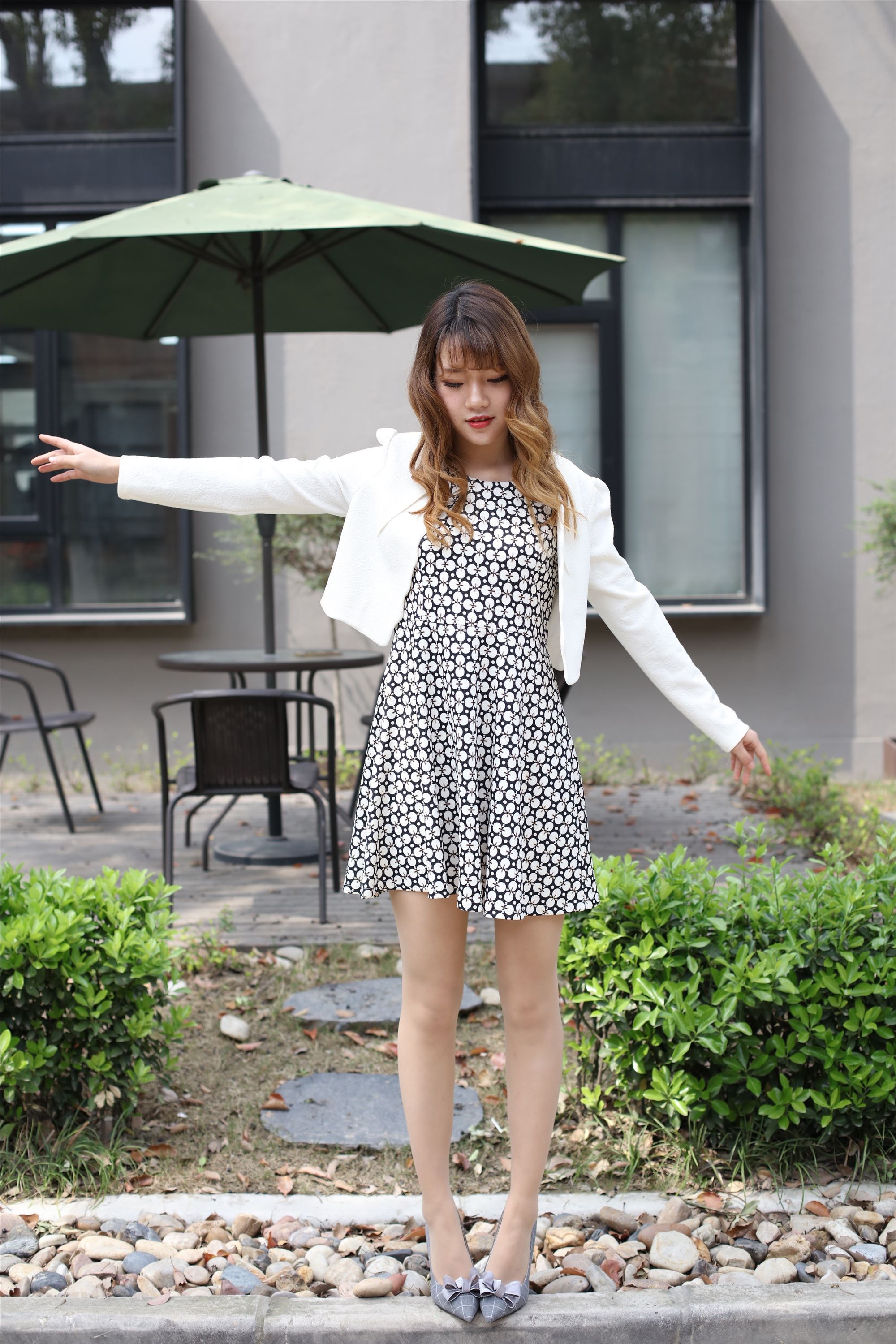 奈丝写真  NO.095 高高-静坐庭院 细看肉丝